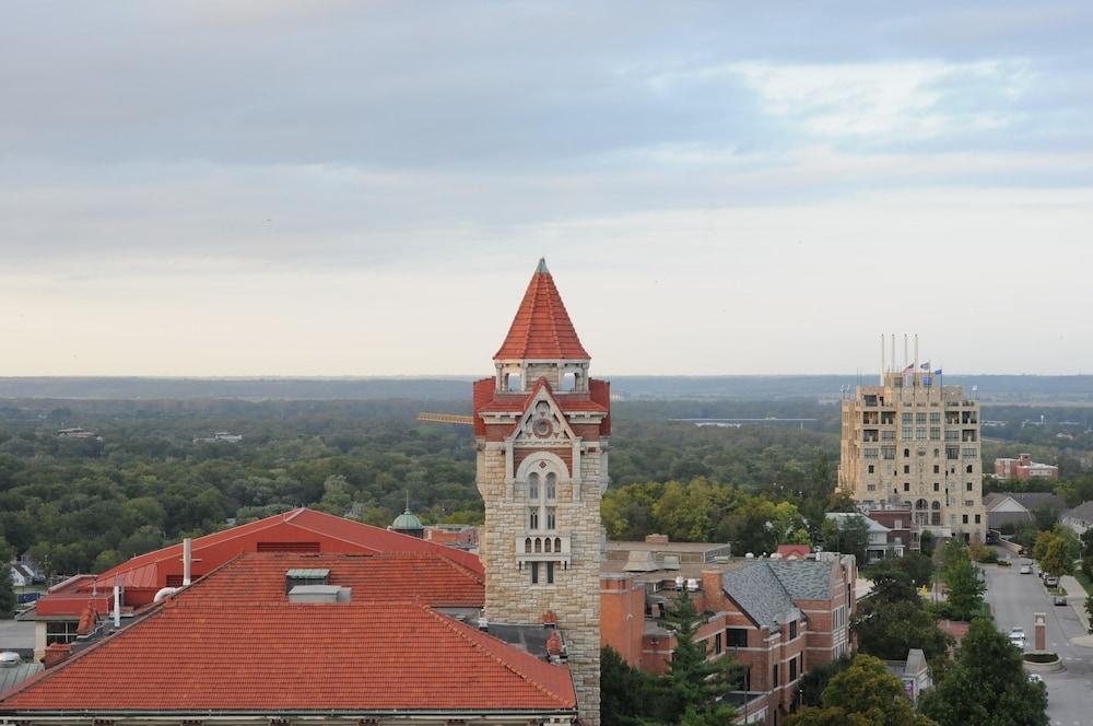 The Oread Lawrence, Tapestry Collection by Hilton Exterior