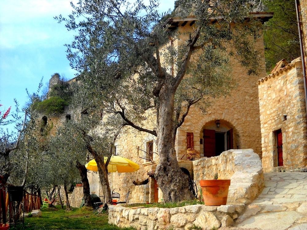 Guesthouse Runcini dormire in un borgo medievale