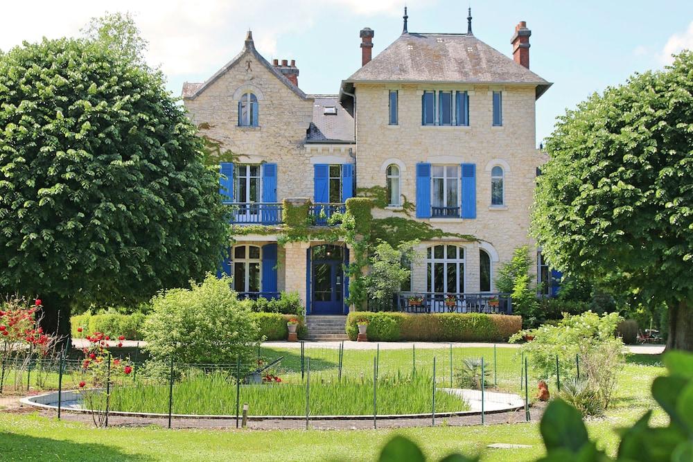 Le Pavillon de St. Agnan Property Grounds