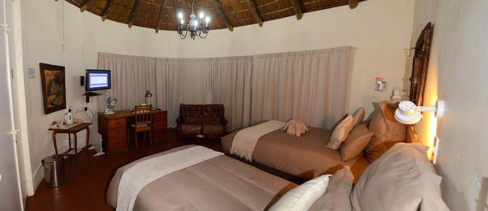 Maclear Manor Guesthouse Room