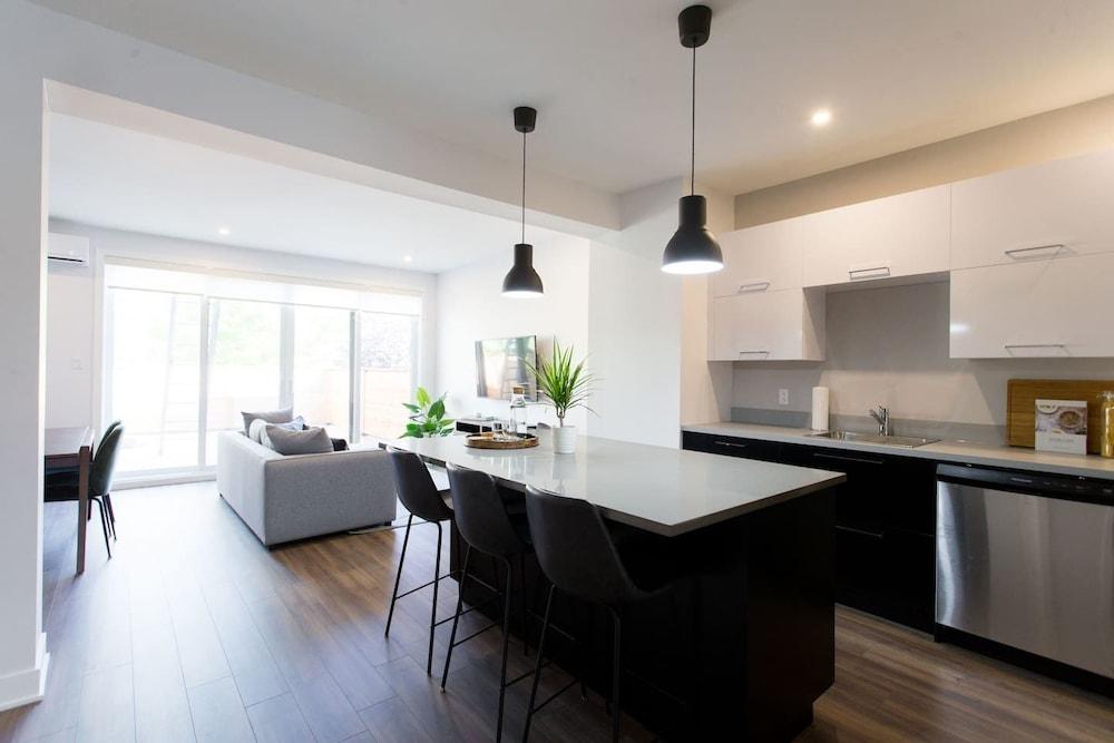 Brand New 3 Bedroom With Rooftop Patio