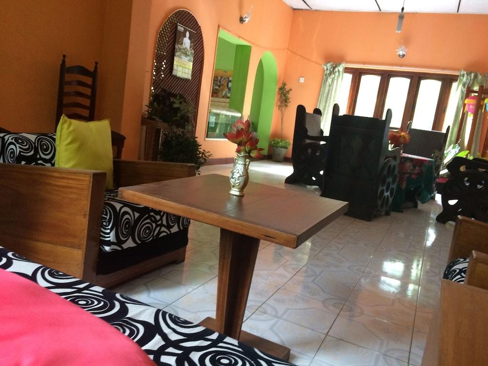 Knuckles Range - Aruni Villa Lobby Sitting Area