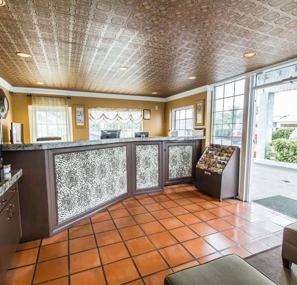 Econo Lodge Cocoa Beach - near the Port Lobby