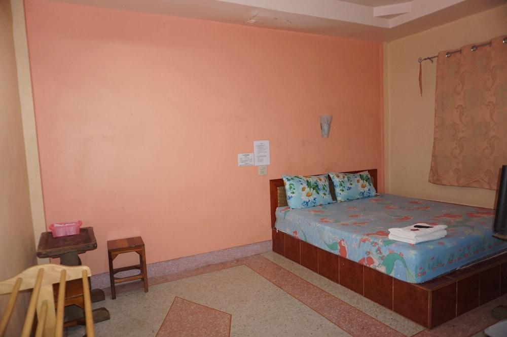 Liew Sai Resort Room