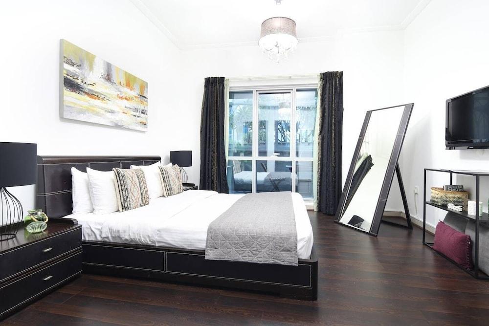 Remarkable & Gorgeous 1BR Loft in Jbr! Room