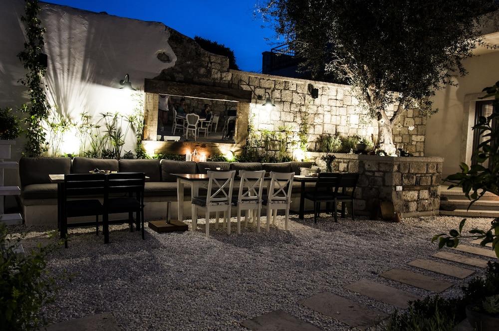 Sakula Otel Featured Image