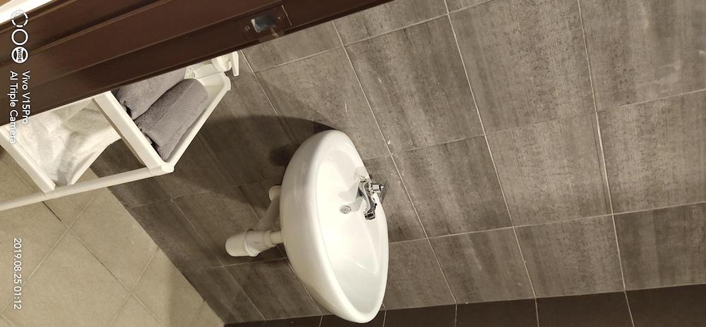 A Homestay, Inspired by the Resort Environment Bathroom Amenities