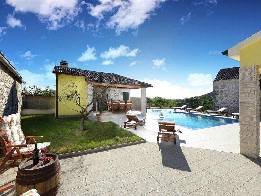 Gorgeous Dalmatian Stone House With Large Terrace, Garden and Private Pool Exterior