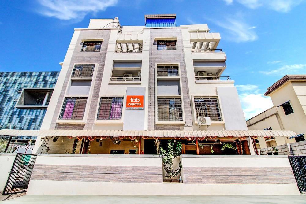 FabHotel Royal Inn