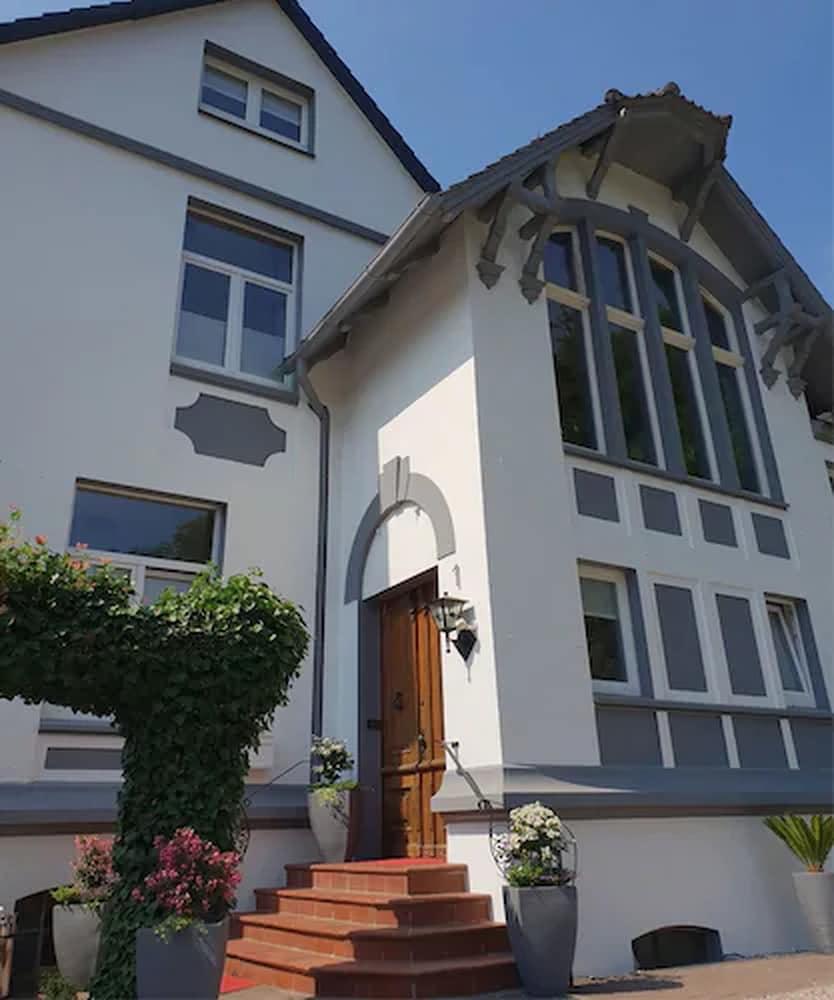 تاون هوس نمبر 1