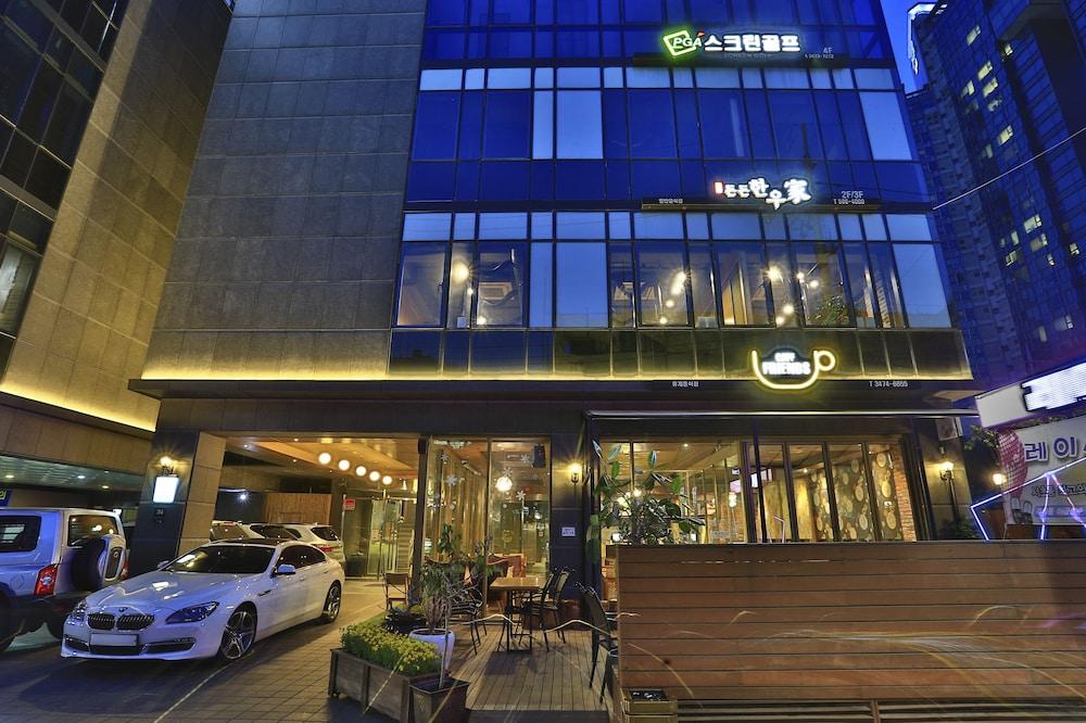 IMT Hotel Exterior