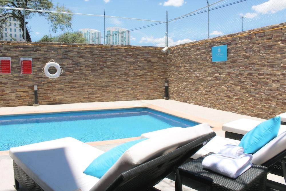 NOKTOS Extended Querétaro Outdoor Pool