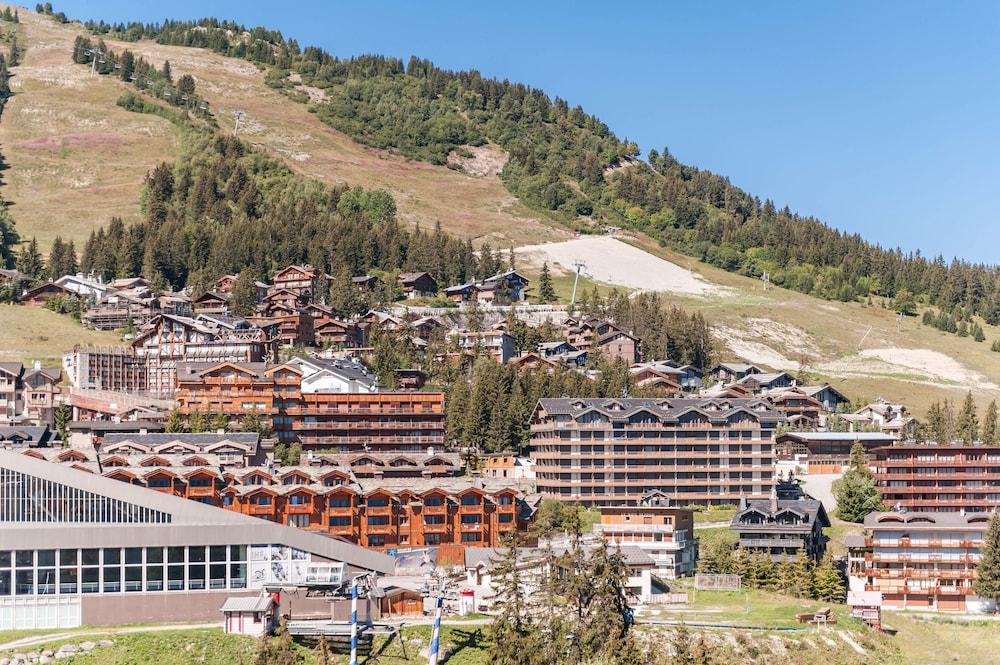 رزيدونس بيير آن فاكونس بريميم لي شالي... المنطقة الخارجية