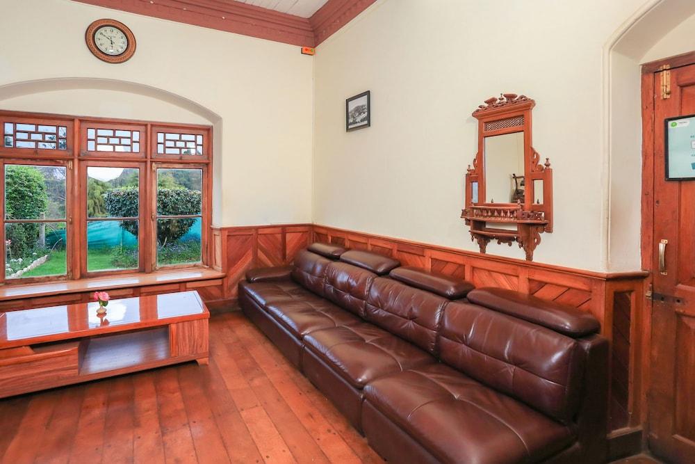Treebo Yantra Leisures Reception