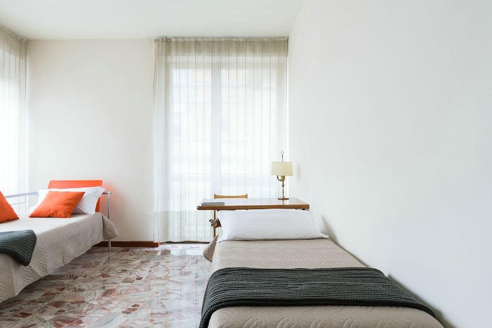 Piazza Cavour Lake View Room