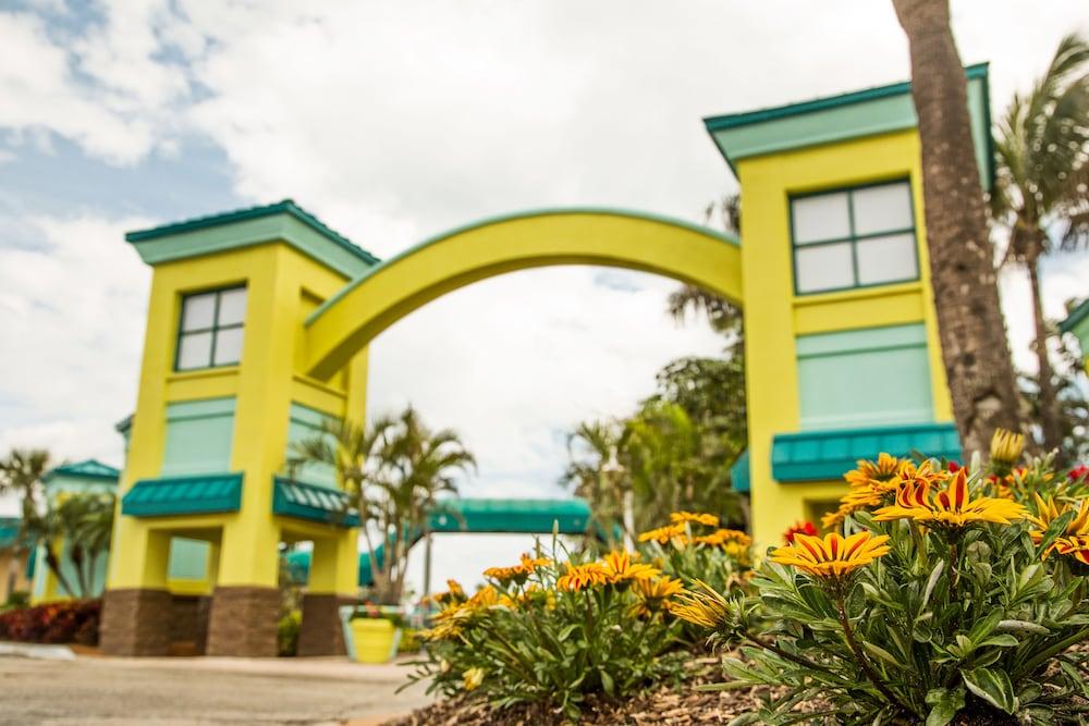 International Palms Oceanfront Resort Cocoa Beach Property Grounds