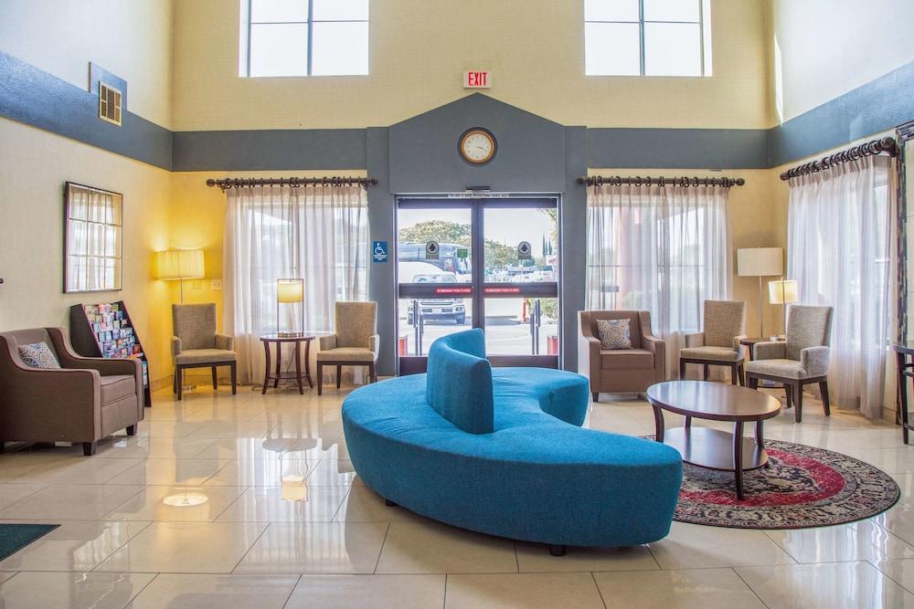 Quality Inn Merced Gateway to Yosemite Lobby