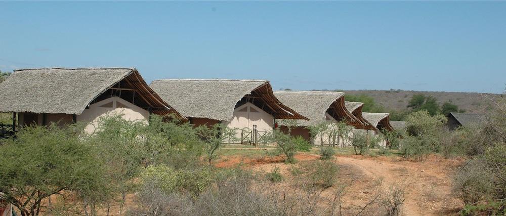 Man Eaters Lodge Property Grounds
