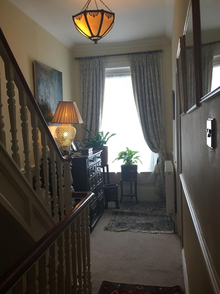 Gladstone Guesthouse Interior