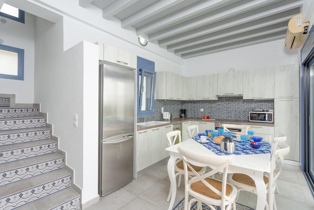 Villa Seashell Large Private Pool Walk to Beach Sea Views A C Wifi Eco-friendly - 2641 Room
