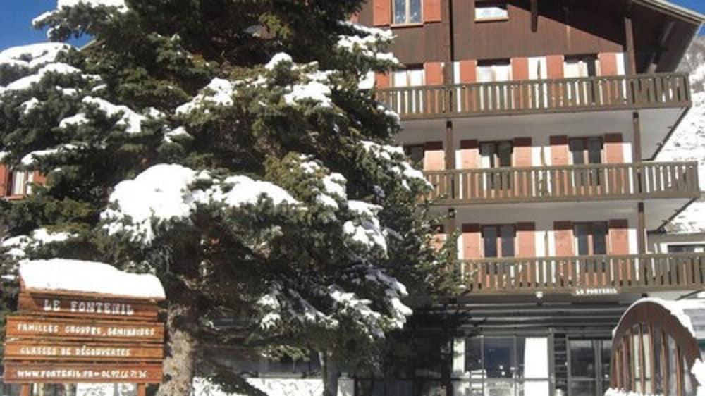 Le Fontenil Exterior detail