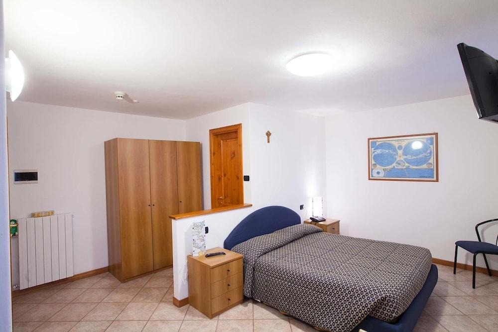 Albergo Max Meublè Room