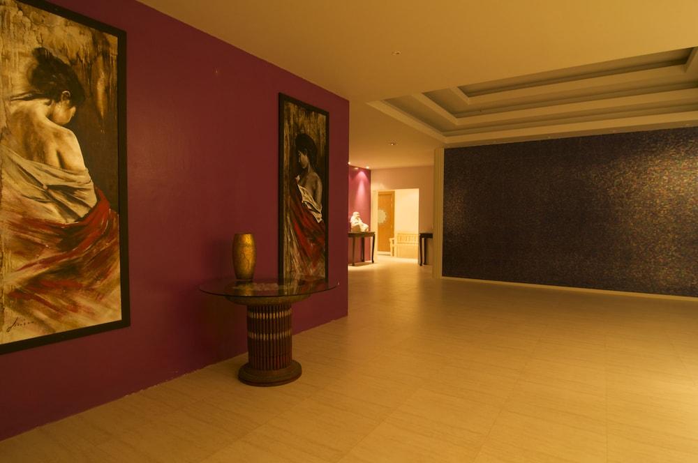 Grand Bleu Ocean View Pool Suite Interior