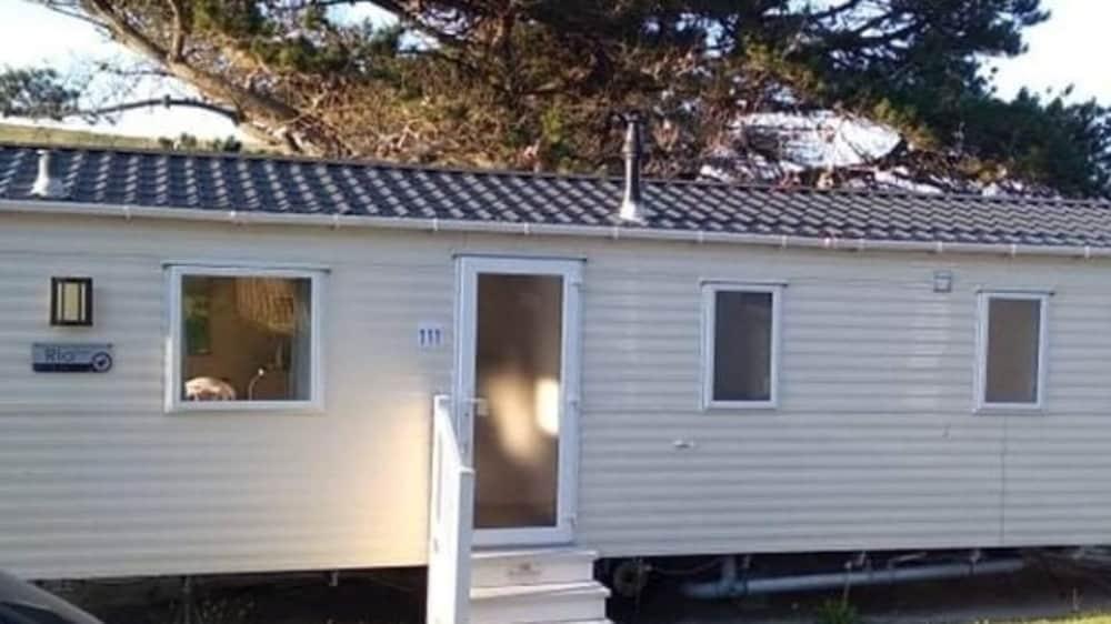 3 bed Static Caravan in Newquay 5 Mins From Beach Featured Image