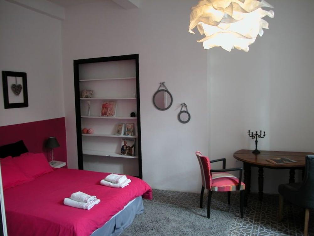 La Vigneronne 1870 Room