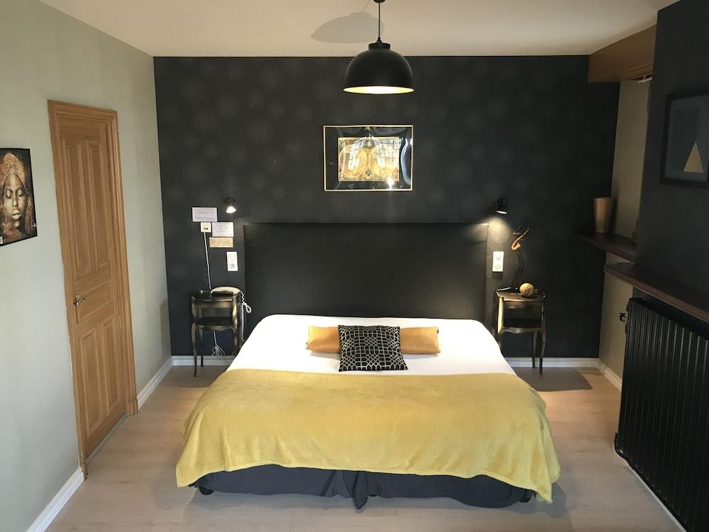 Hôtel Les Deux Magots Room