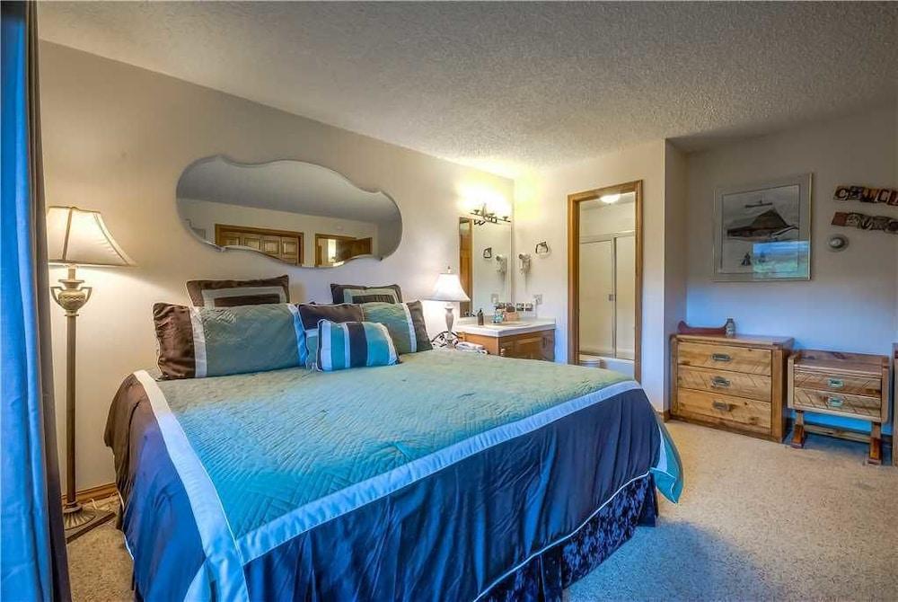 Phoenix 125 Room