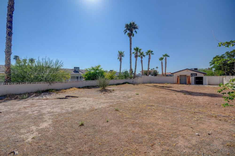 Luxurious 4BR House with Large Pool Near Strip Property Grounds