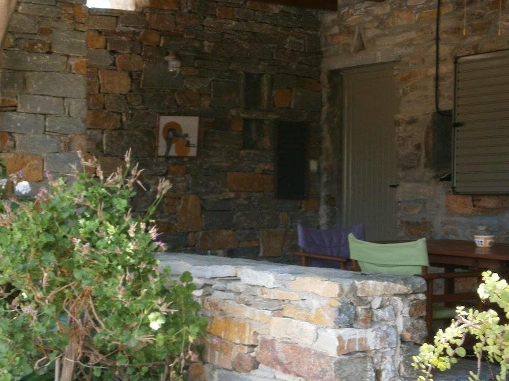 Elea Koundouros Room