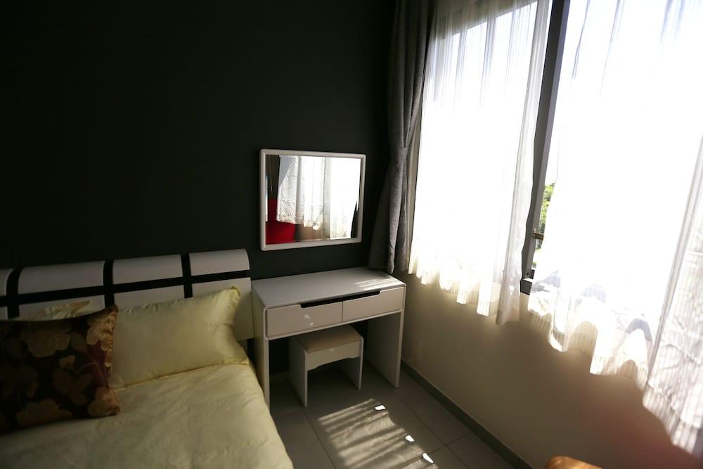 Unixx Condominiums by Win 99 Group Room