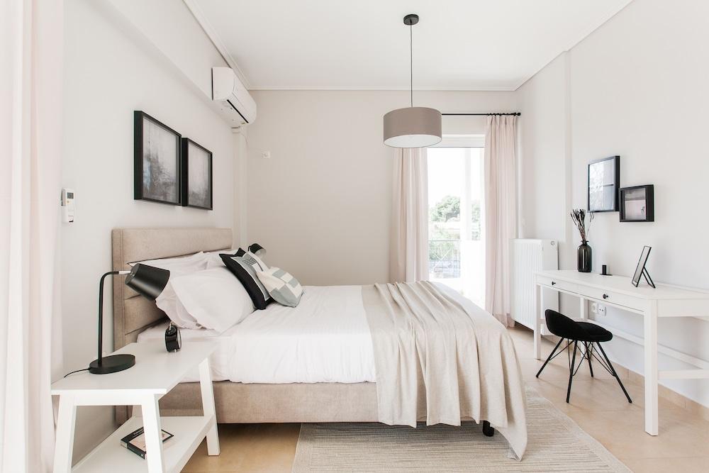 UPSTREET Superb & Comfy 2 BD Apt-Marousi Room