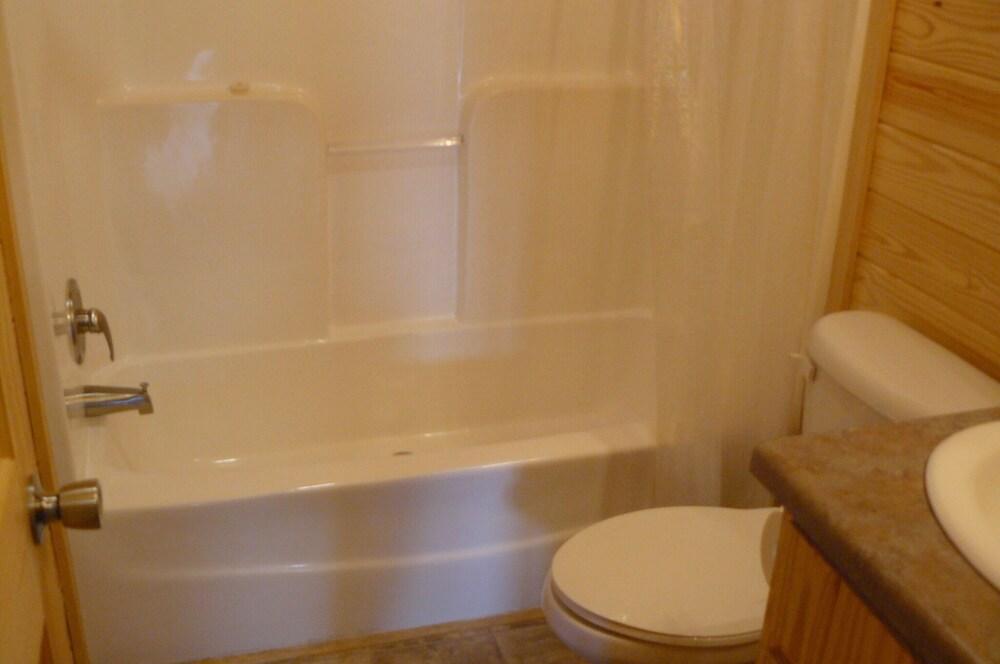 ليك جانترسفيل ستيت بارك آر إم كابينز حمام