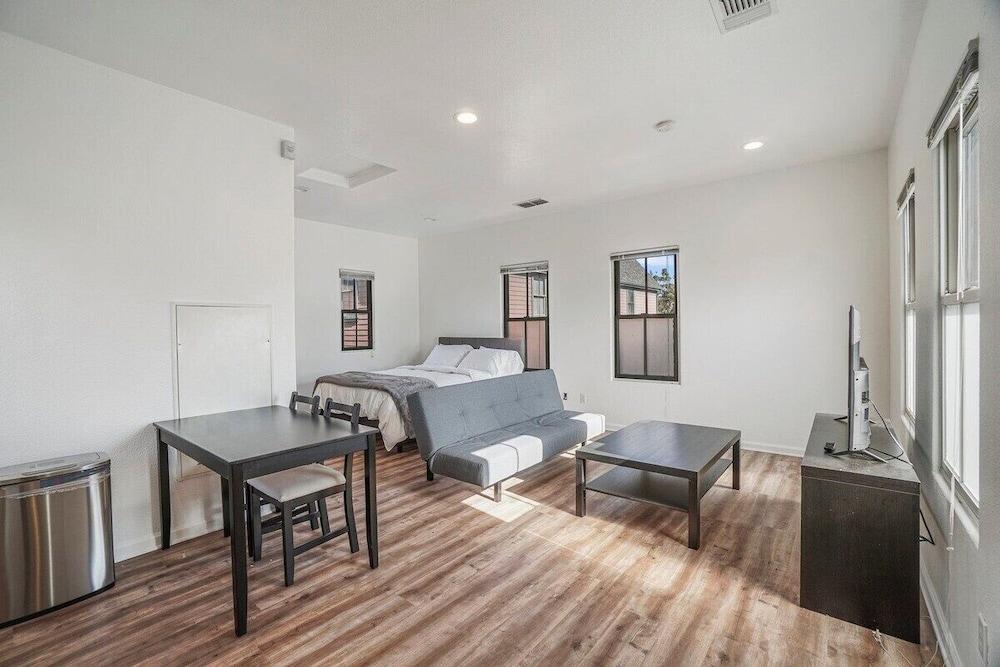 Charming Studio in Hercules Room