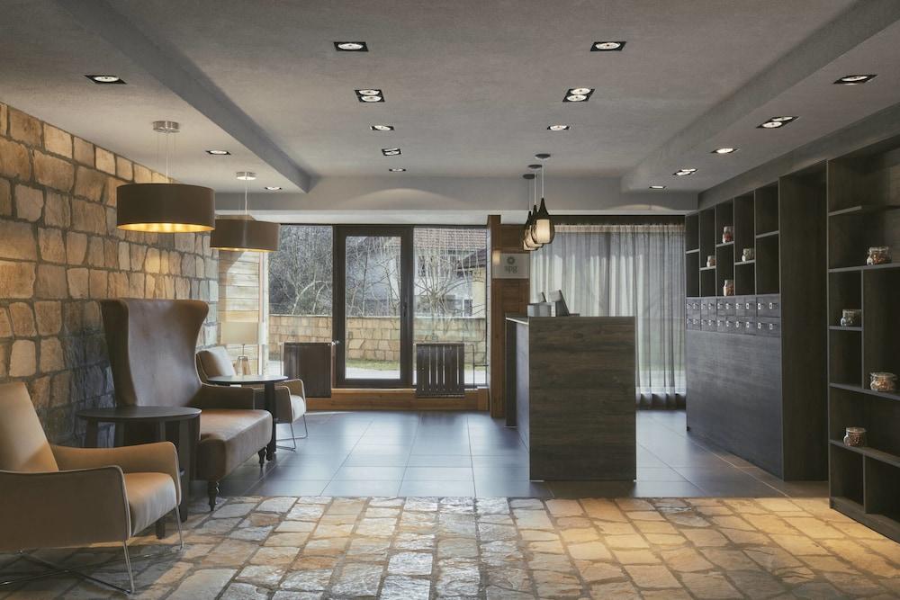Four Points By Sheraton Kolasin Reception