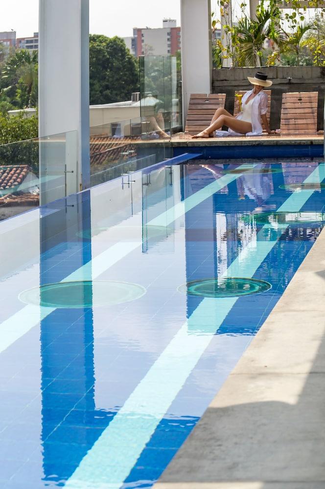 أكواسانتا لوفتس هوتل حمام سباحة مكشوف