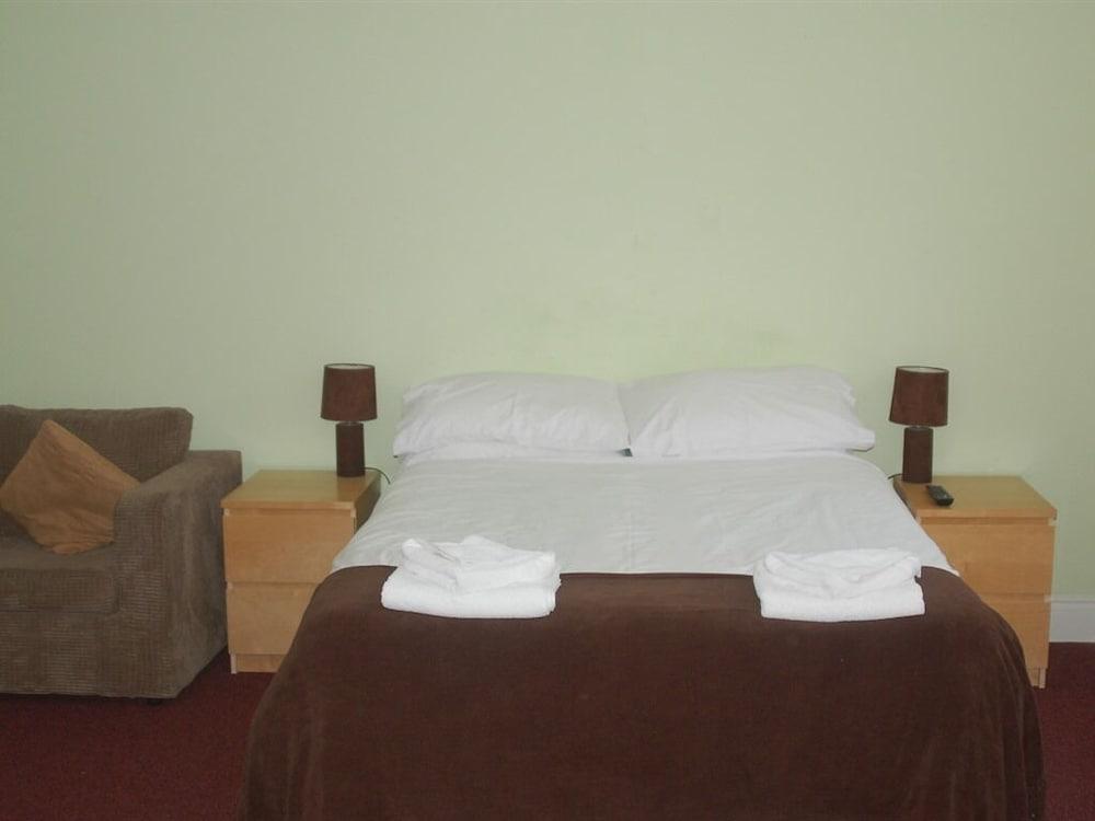 Falcons Nest Room
