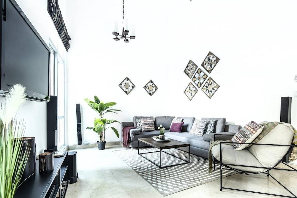 Remarkable & Gorgeous 1BR Loft in Jbr! Featured Image