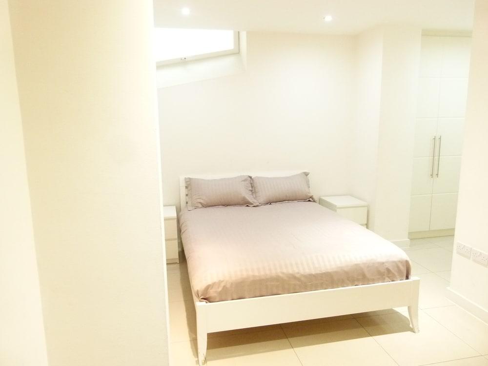 SS Property Hub - Apartment close to Hyde Park Room