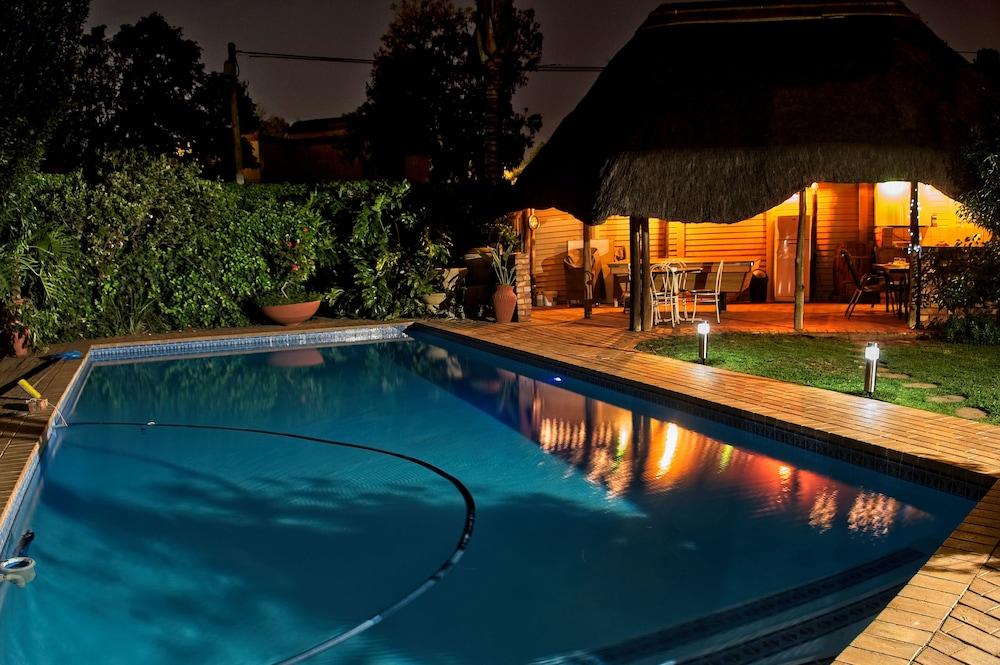 Rest a While Guest House Outdoor Pool
