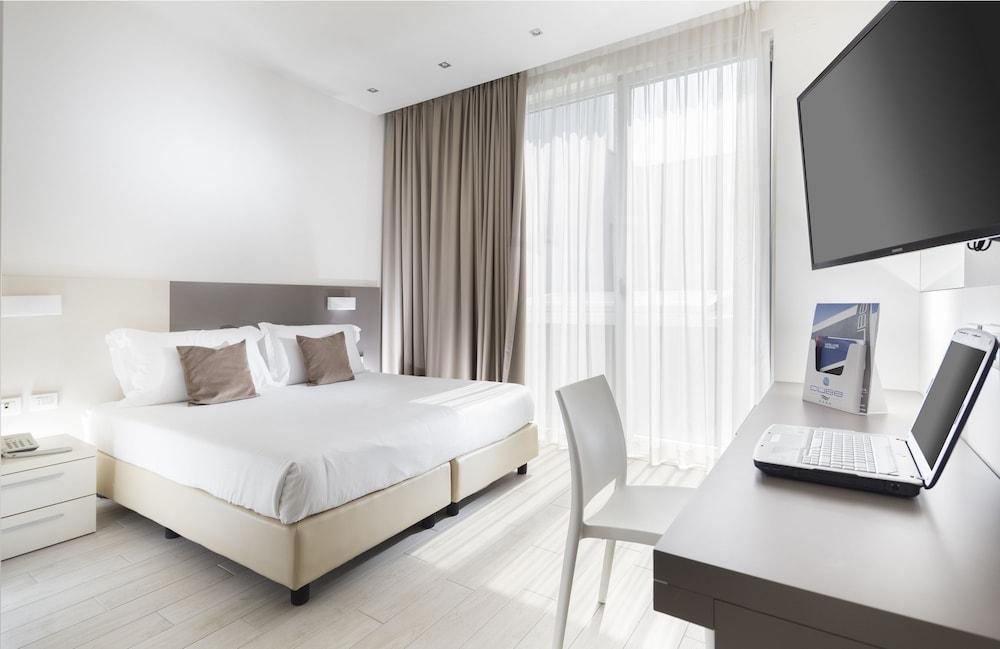Hotel Cube Room