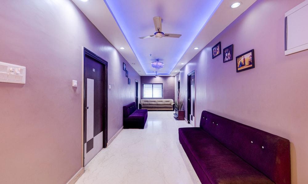 Treebo Pawan Putra Lobby