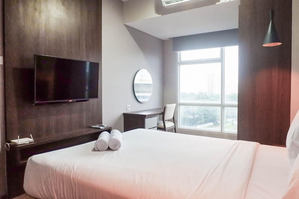 Classy 1BR Apartment with Pool View at Grand Sungkono Lagoon Room