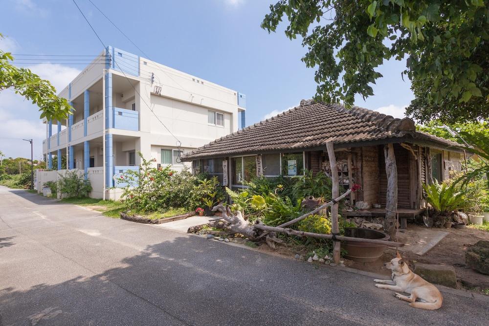 Condominium Uminchu No Yado Exterior