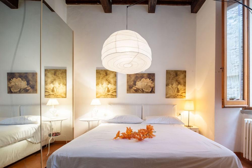 Uffizi Place by Mmega Room