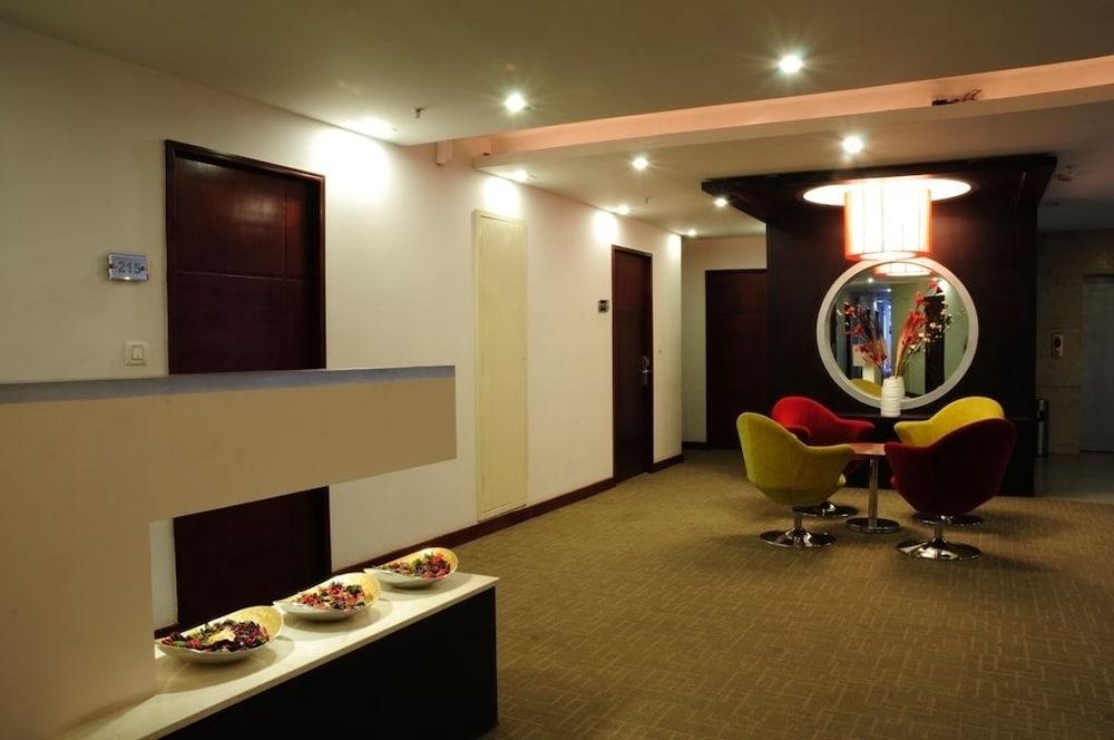 Lotus Park Interior Detail
