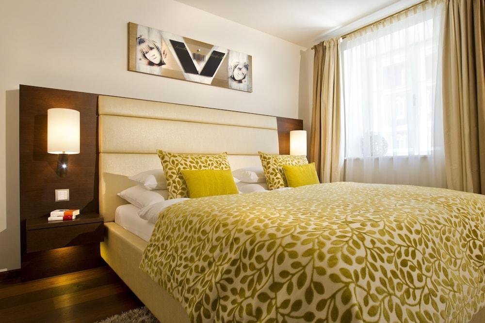 Iris Porsche Hotel & Restaurant